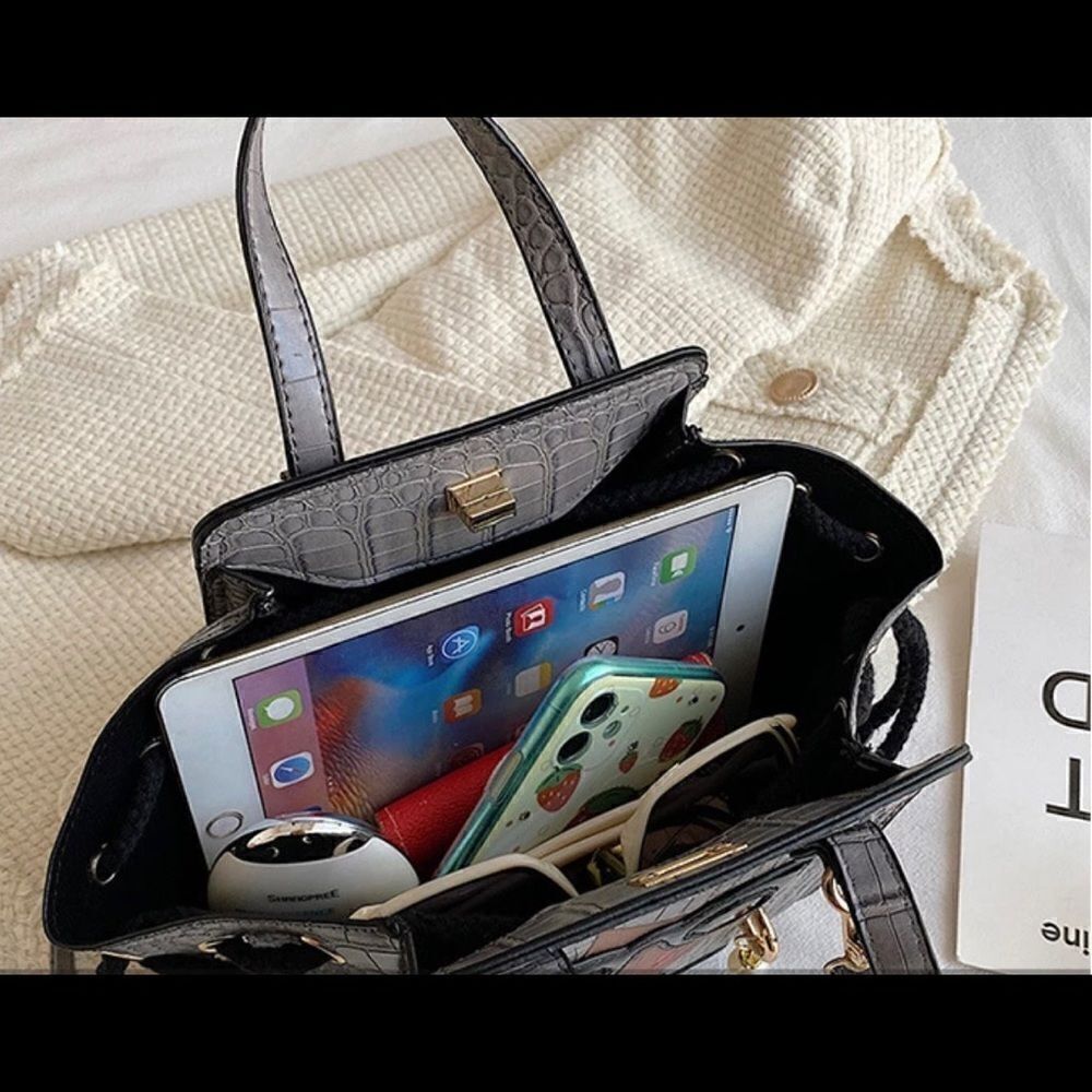 Lady In Grey Handbag - Picture 15 of 16